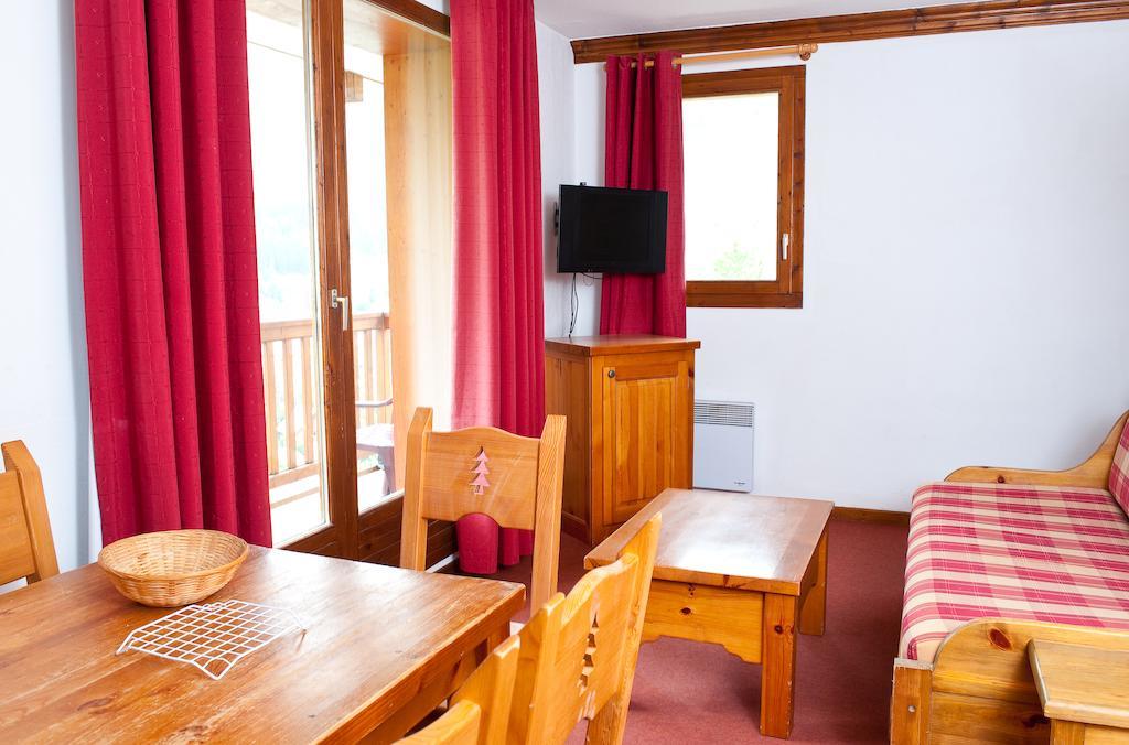 Residence Odalys Le Hameau Et Les Chalets De La Vallee D'Or Valloire Rom bilde