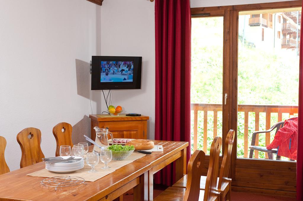 Residence Odalys Le Hameau Et Les Chalets De La Vallee D'Or Valloire Rom bilde