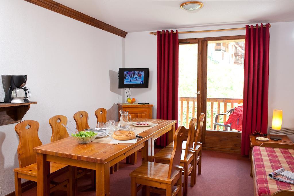 Residence Odalys Le Hameau Et Les Chalets De La Vallee D'Or Valloire Rom bilde