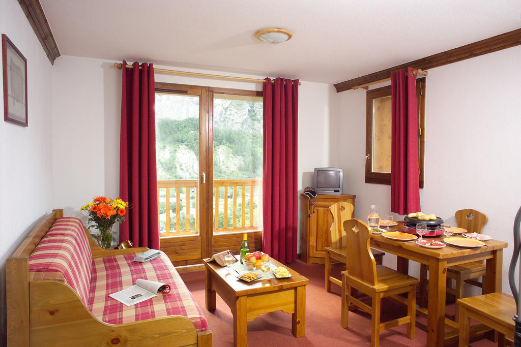 Residence Odalys Le Hameau Et Les Chalets De La Vallee D'Or Valloire Rom bilde